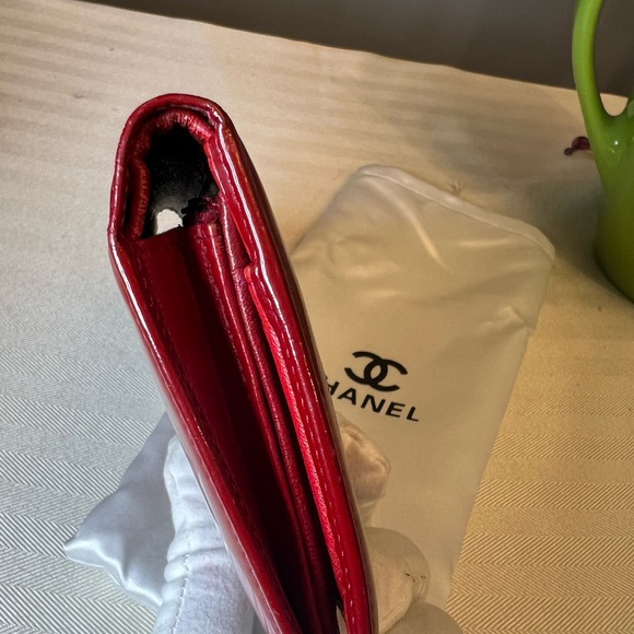 CHANEL Rare Deep Red Patent Leather w/ Silver CC Logo Bifold Organizer Wallet - Picture 9 of 10